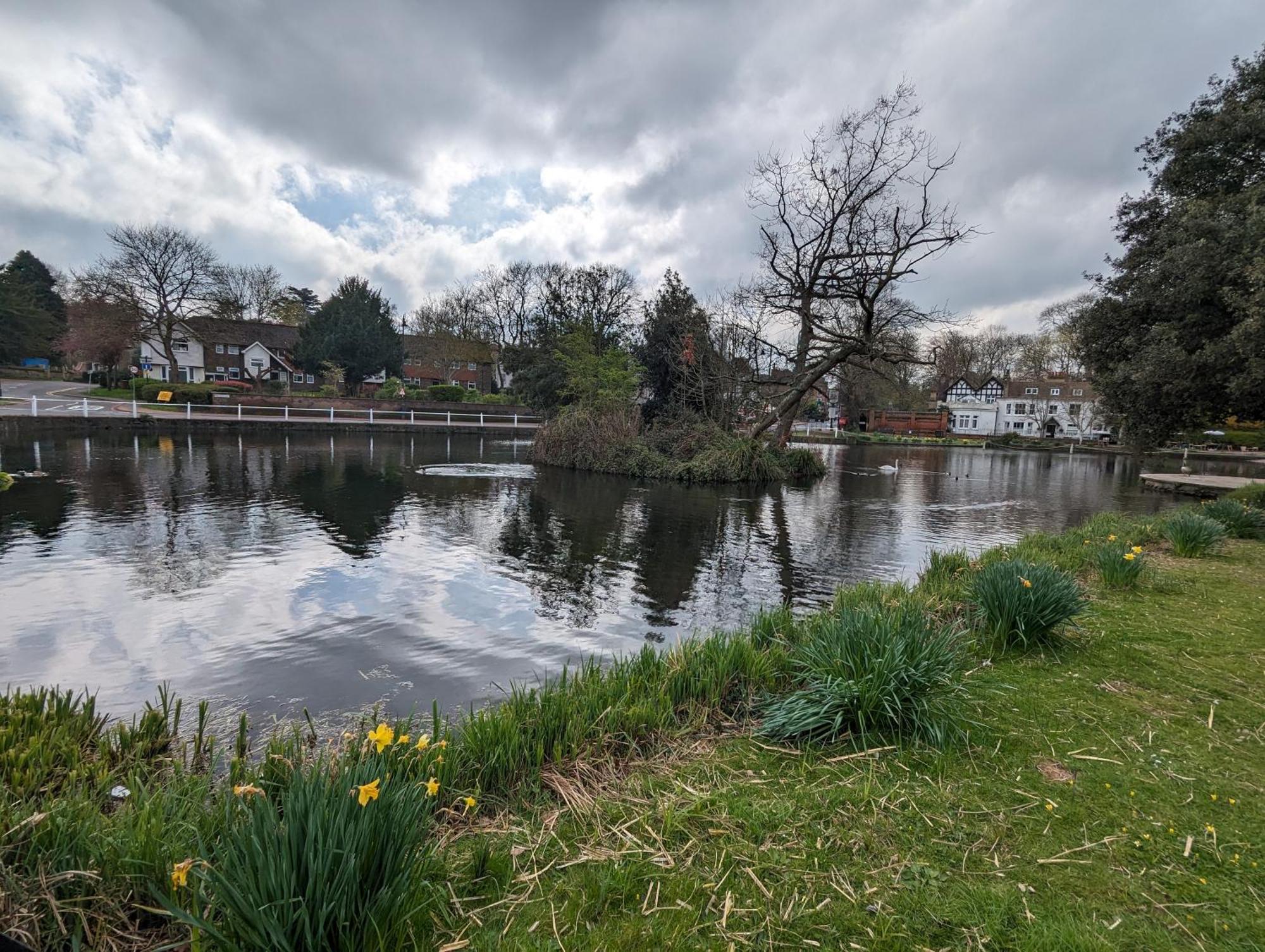 Fantastic 3-Bedroom House In London Morden  Bagian luar foto